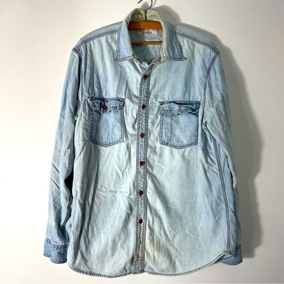 Levi Strauss Vintage Men’s Faded Light Denim Button Down Shirt Size 42/44 - Picture 1 of 9